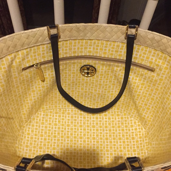 Tory Burch Pom Pom Beach Bucket - Gold Tote - Picture 3 of 14